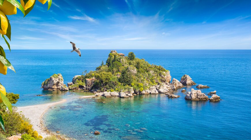 Le spiagge più belle della Sicilia: acque calde e paesaggi mozzafiato